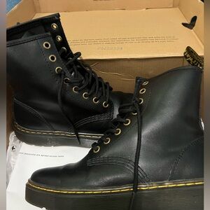 Dr Marten’s Vibe Black Zavala Lace-Up Boots

Comes with original box